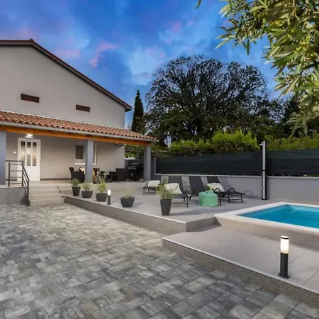 Appartamento House Slaven With Private Swiming Pool Pola